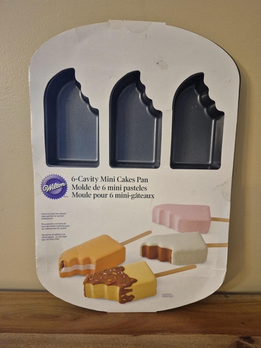 Wilton 6-Cavity Mini Cakes Pan - New